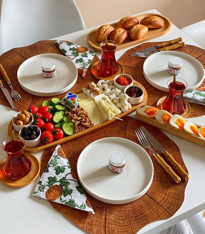 сервированный стол с разными блюдами турецкий завтрак