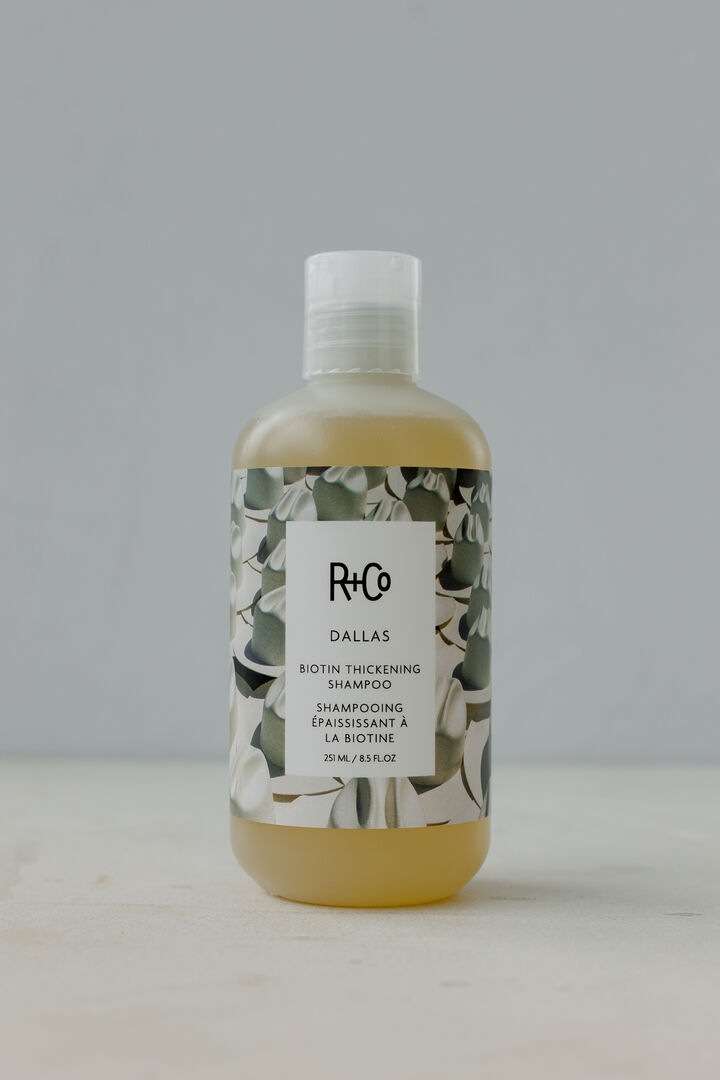 ДАЛЛАС шампунь с биотином для объема R+Co DALLAS Biotin Thickening Shampoo