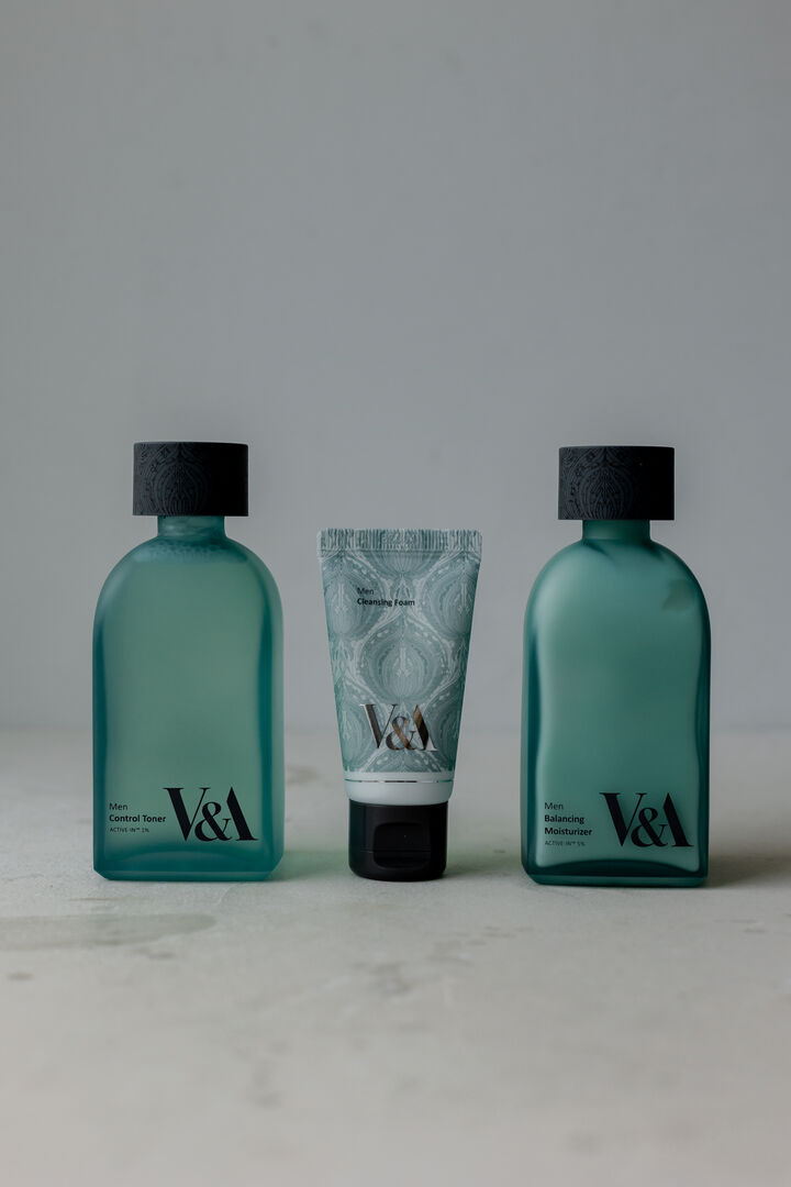 Набор для ухода за жирной кожей V&A Men Skincare Essential Set (150ml/150ml фото 1