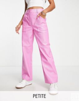 Розовые прямые брюки из лакированной крокодиловой кожи с боковыми разрезами