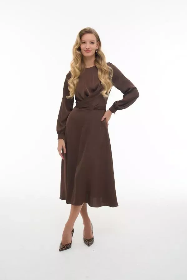 Платье в женственном стиле коричневого цвета YouStore FW24/D/3LS/015/BR фото 1