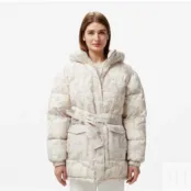 Женский короткий пуховик Lacoste с поясом и высоким воротом фото 1