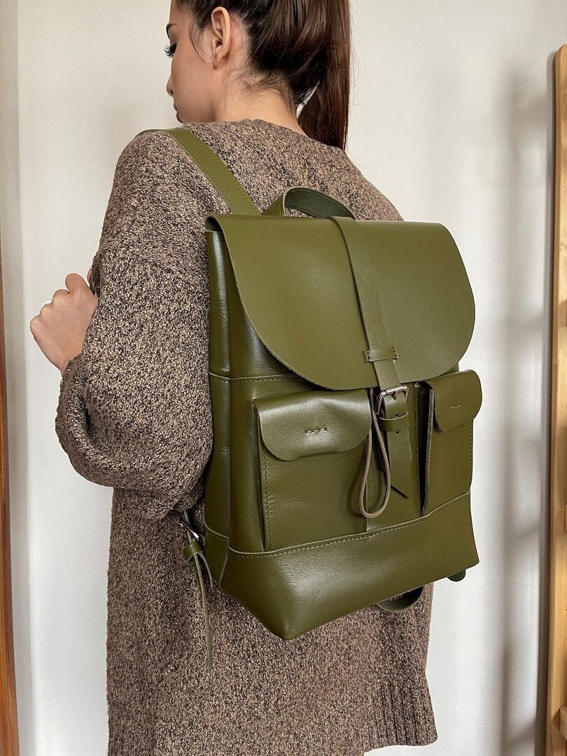 Женский рюкзак из натуральной кожи хаки B010 khaki